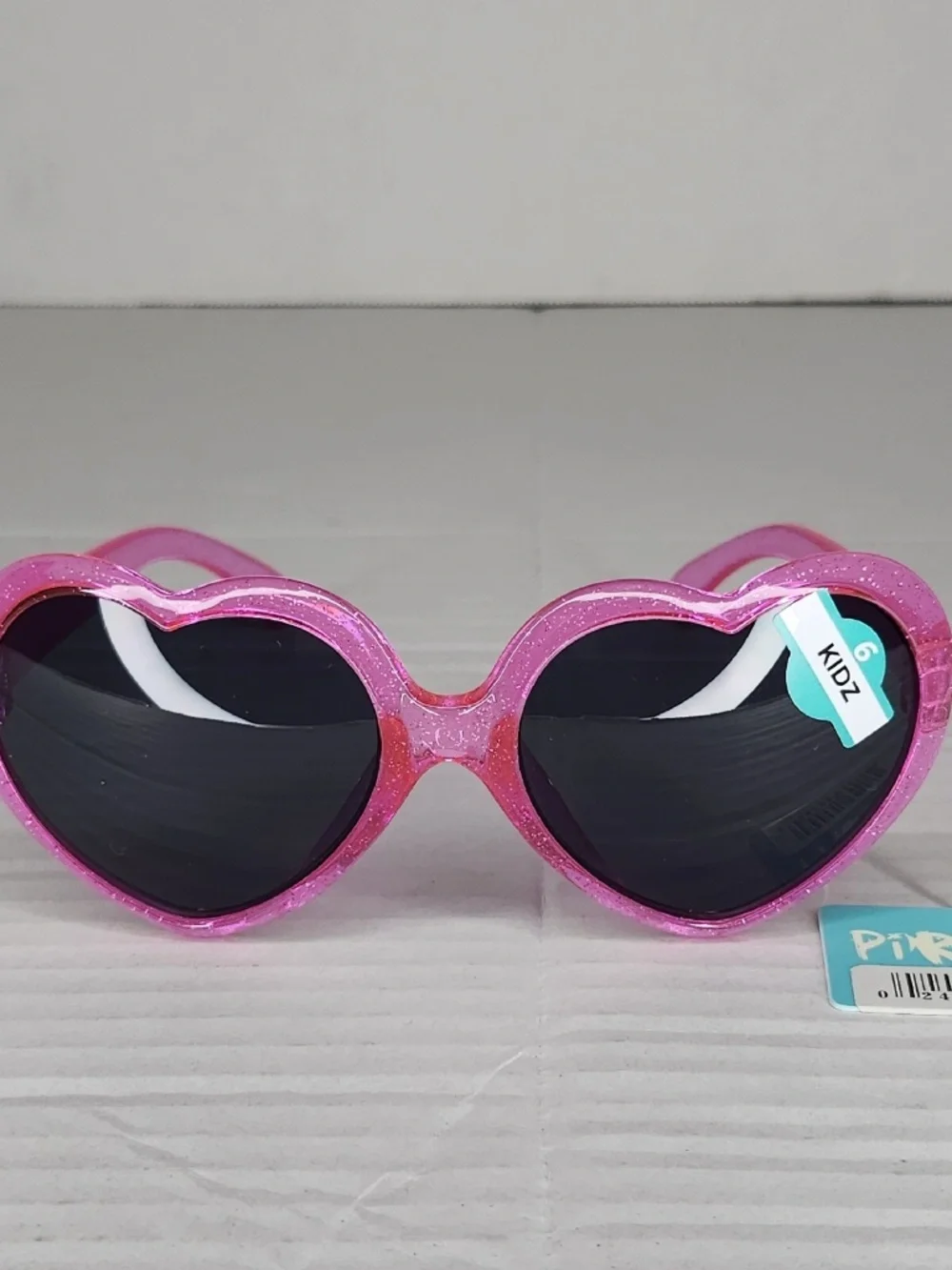 New Kidz Piranha 62076 Heart Shaped Pink Glitter Sunglasses UVA UVB Protection